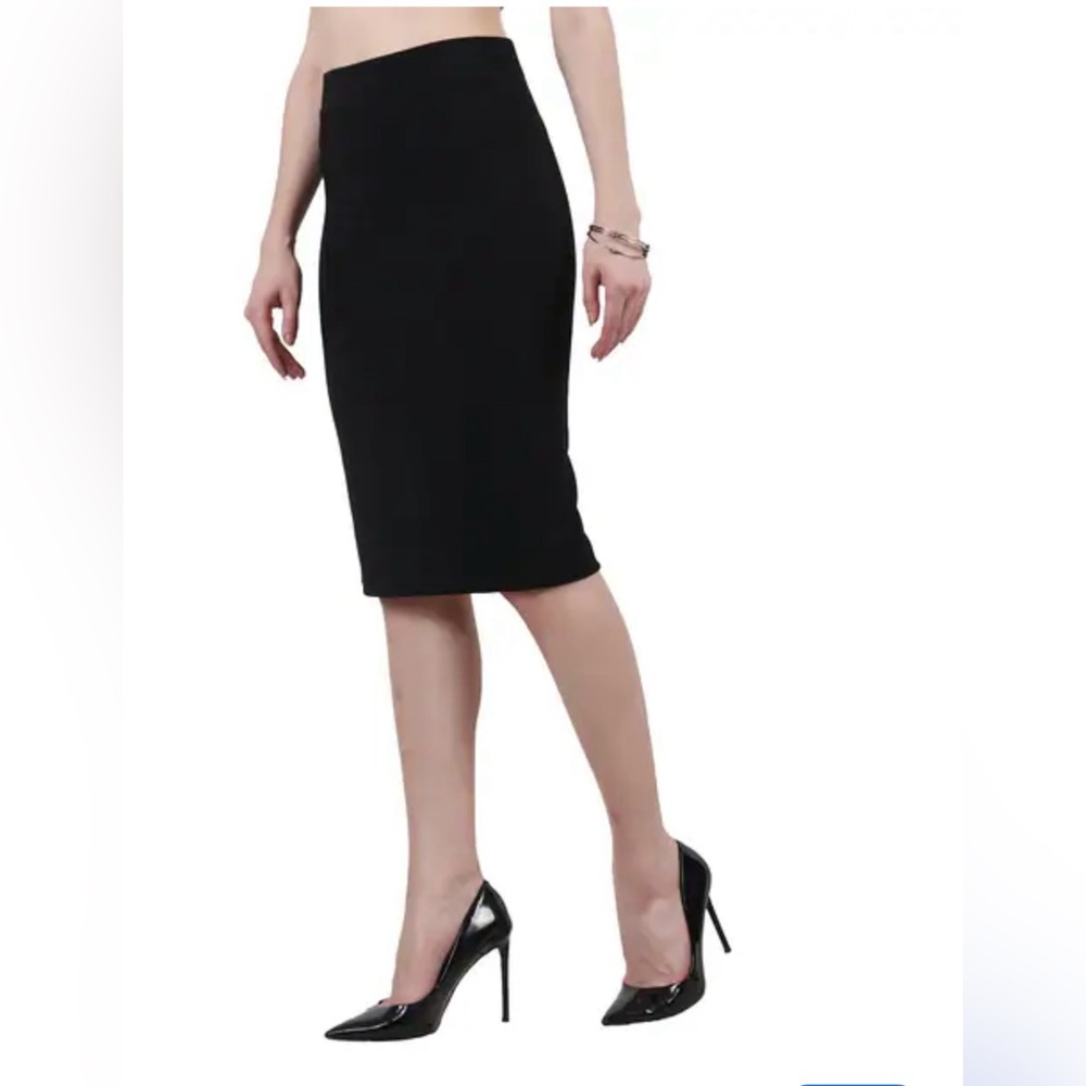 Philosophy Republic women’s size 8 straight stretch skirt/back zip, black collar